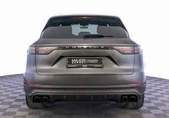 Подержанный автомобиль Porsche Cayenne 2018 года (6 фото)