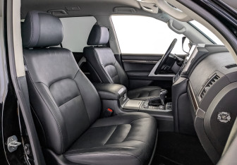 Подержанный автомобиль Toyota Land Cruiser Suv 2019 года (24 фото)