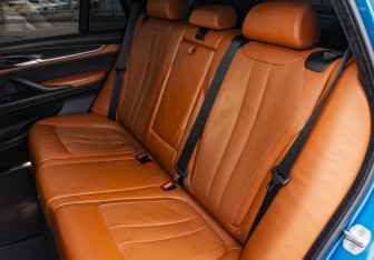 Подержанный автомобиль BMW X5 M 2015 года (16 фото)
