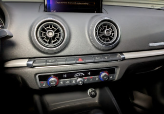 Подержанный автомобиль Audi A3 Sedan 2017 года (27 фото)