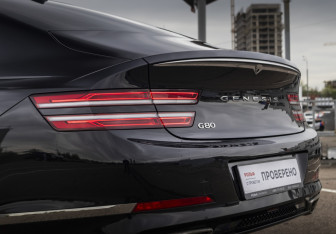 Подержанный автомобиль Genesis G80 2021 года (10 фото)