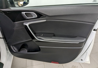 Подержанный автомобиль Kia Ceed Wagon 2020 года (19 фото)