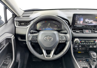 Подержанный автомобиль Toyota RAV4 2025 года (22 фото)