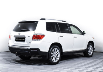 Подержанный автомобиль Toyota Highlander 2013 года (5 фото)