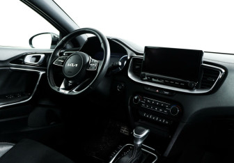 Подержанный автомобиль Kia Ceed Wagon 2021 года (10 фото)