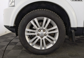 Подержанный автомобиль Land Rover Discovery 2015 года (11 фото)