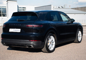 Подержанный автомобиль Porsche Cayenne 2018 года (5 фото)