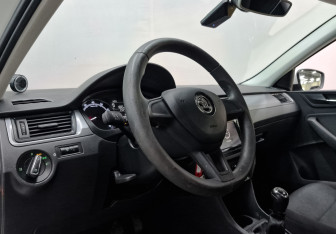 Подержанный автомобиль Skoda Rapid Liftback 2019 года (15 фото)