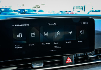 Подержанный автомобиль Kia Carnival 2024 года (27 фото)