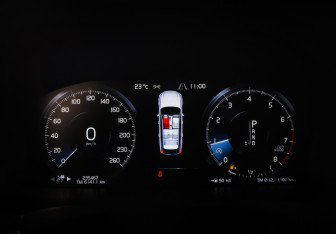 Подержанный автомобиль Volvo V90 Cross Country 2019 года (16 фото)