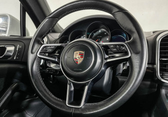 Подержанный автомобиль Porsche Cayenne 2015 года (15 фото)
