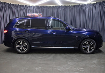 Подержанный автомобиль BMW X7 2022 года (4 фото)