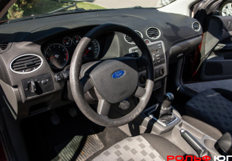 Подержанный автомобиль Ford Focus Hatchback 2006 года (13 фото)