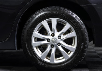 Подержанный автомобиль Nissan Teana 2014 года (17 фото)