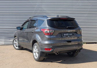 Подержанный автомобиль Ford Kuga 2017 года (7 фото)