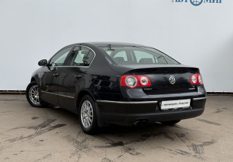 Подержанный автомобиль Volkswagen Passat Sedan 2008 года (7 фото)
