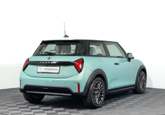 Подержанный автомобиль MINI Hatch 2025 года (5 фото)