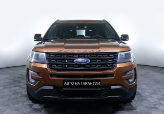 Подержанный автомобиль Ford Explorer 2016 года (2 фото)