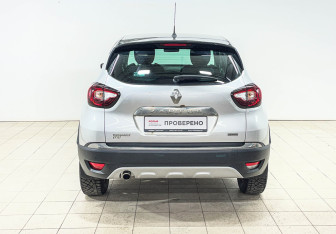 Подержанный автомобиль Renault Kaptur 2017 года (5 фото)