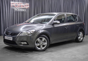 Подержанный автомобиль Kia Ceed Hatchback 2011 года (1 фото)