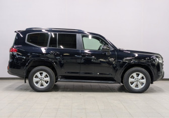 Подержанный автомобиль Toyota Land Cruiser Suv 2021 года (3 фото)
