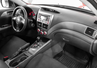 Подержанный автомобиль Subaru Impreza Hatchback 2007 года (9 фото)