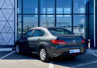 Подержанный автомобиль Peugeot 408 2012 года (7 фото)