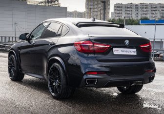 Подержанный автомобиль BMW X6 2018 года (7 фото)