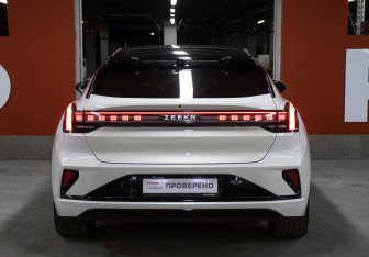 Подержанный автомобиль Zeekr 001 2024 года (6 фото)