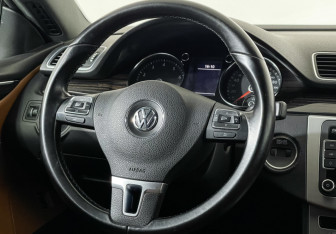 Подержанный автомобиль Volkswagen Passat CC 2012 года (14 фото)