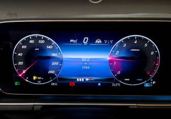 Подержанный автомобиль Mercedes-Benz GLE 2025 года (13 фото)