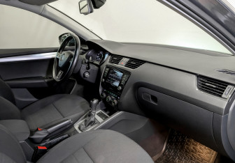Подержанный автомобиль Skoda Octavia Liftback 2016 года (12 фото)