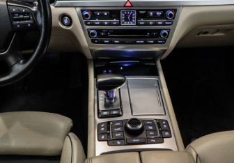 Подержанный автомобиль Genesis G80 2019 года (9 фото)