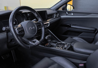 Подержанный автомобиль Kia K5 2021 года (12 фото)