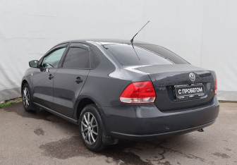 Подержанный автомобиль Volkswagen Polo Sedan 2013 года (6 фото)