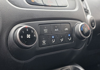 Подержанный автомобиль Hyundai ix35 2012 года (14 фото)
