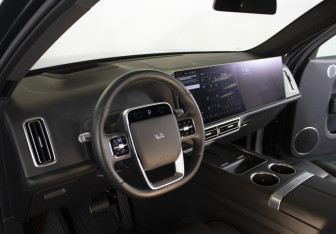 Подержанный автомобиль LiXiang L7 2023 года (9 фото)