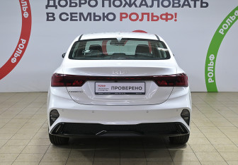 Подержанный автомобиль Kia Cerato Sedan 2022 года (5 фото)