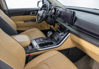 Подержанный автомобиль Kia Carnival 2021 года (9 фото)