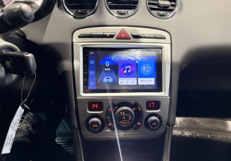 Подержанный автомобиль Peugeot 308 Hatchback 2011 года (8 фото)