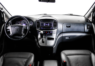 Подержанный автомобиль Hyundai Grand Starex 2018 года (11 фото)