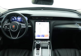 Подержанный автомобиль Hongqi H5 2024 года (12 фото)