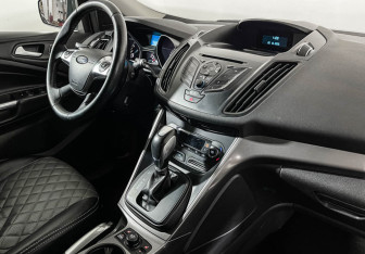 Подержанный автомобиль Ford Kuga 2016 года (9 фото)