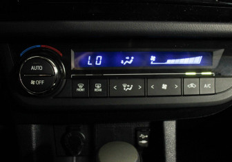 Подержанный автомобиль Toyota Corolla Sedan 2016 года (12 фото)