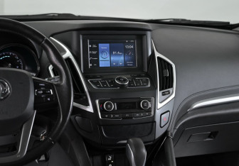 Подержанный автомобиль DongFeng AX7 2017 года (8 фото)