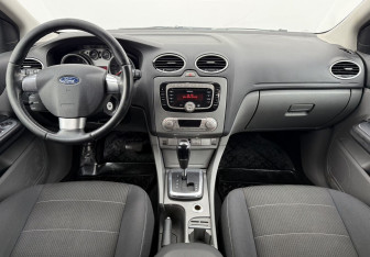 Подержанный автомобиль Ford Focus Wagon 2010 года (12 фото)