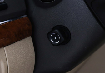 Подержанный автомобиль Toyota Land Cruiser Suv 2012 года (17 фото)