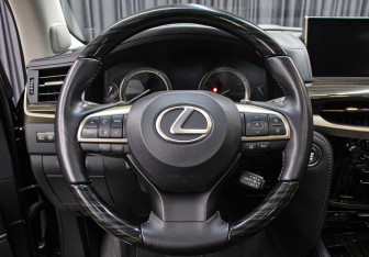Подержанный автомобиль Lexus LX 2021 года (18 фото)