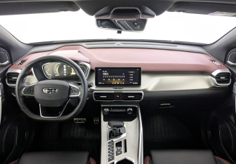 Подержанный автомобиль Geely Coolray 2023 года (14 фото)