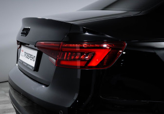 Подержанный автомобиль Audi A4 Sedan 2018 года (17 фото)